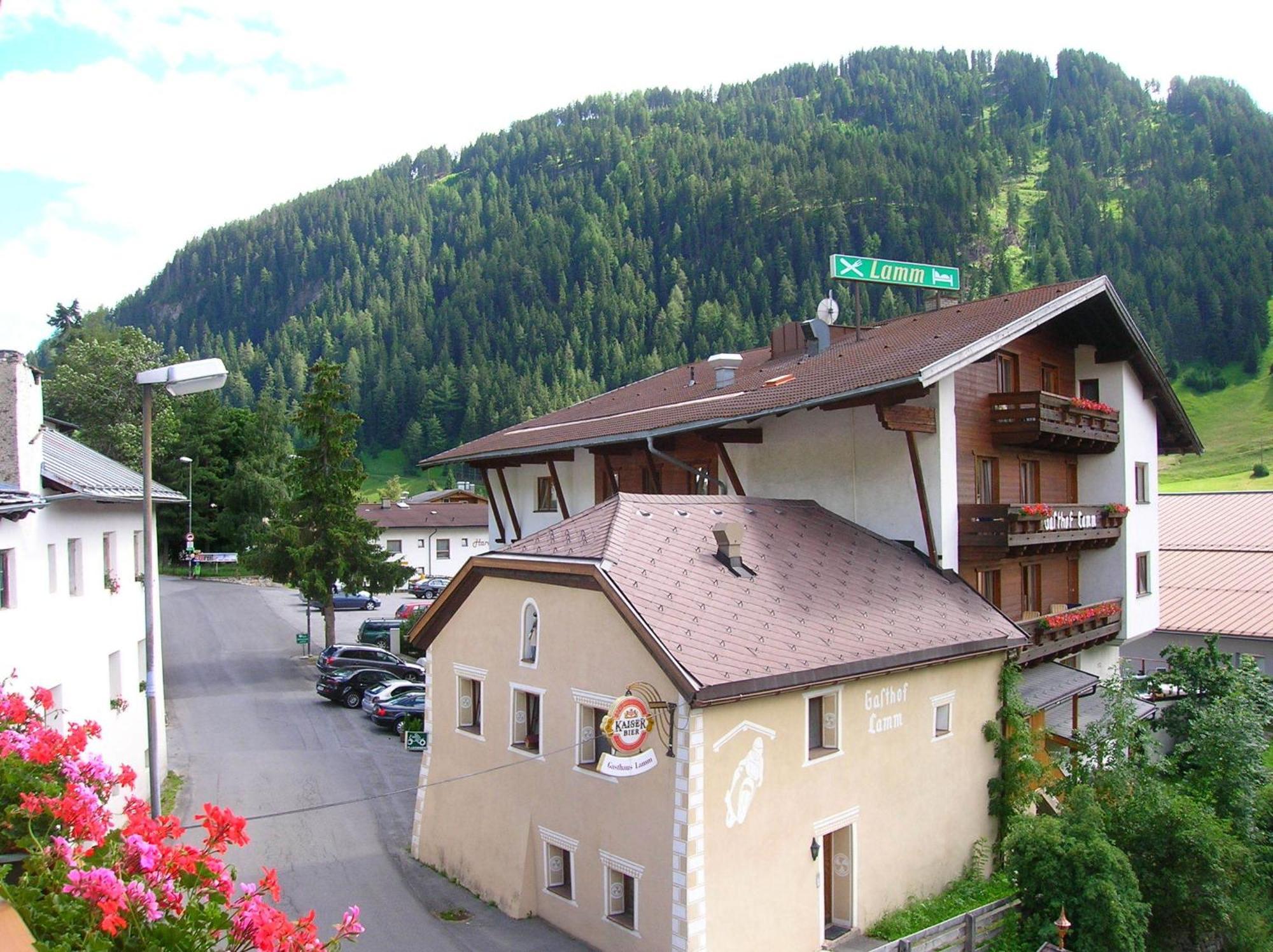Hotel Garni Lamm 나우더스 외부 사진