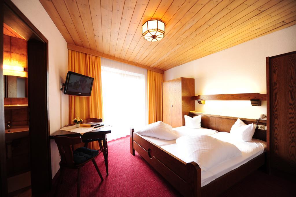 Hotel Garni Lamm 나우더스 객실 사진