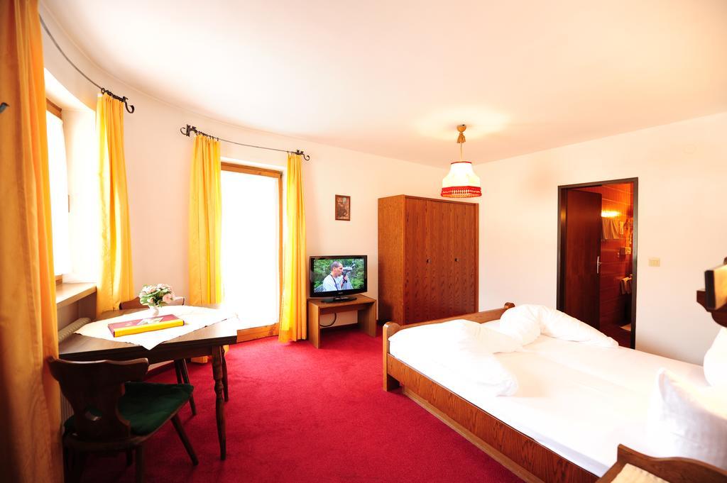 Hotel Garni Lamm 나우더스 객실 사진